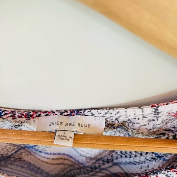 Urban Outfitters skies are blue size L white blue red plaid top 3/4 sleeves - Picture 2 of 5